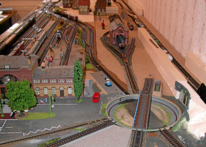 130 Drehscheibe.JPG - Die Drehscheibe mit sieben Anschlussgleisen ist der Mittelpunkt des Enndinger Bahnbetriebswerkes